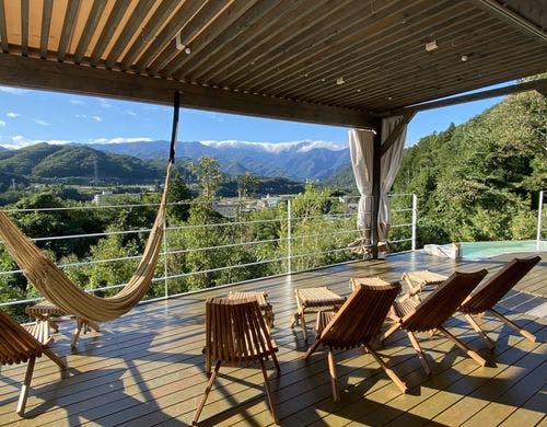 吹き抜ける風が心地よい外気浴スペース