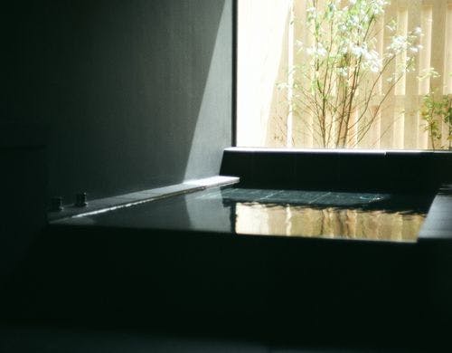 厳選掛け流しの単純硫黄泉