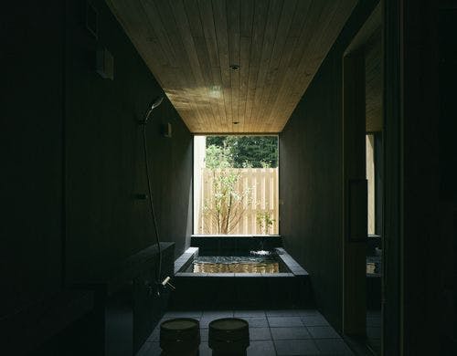 厳選掛け流しの単純硫黄泉