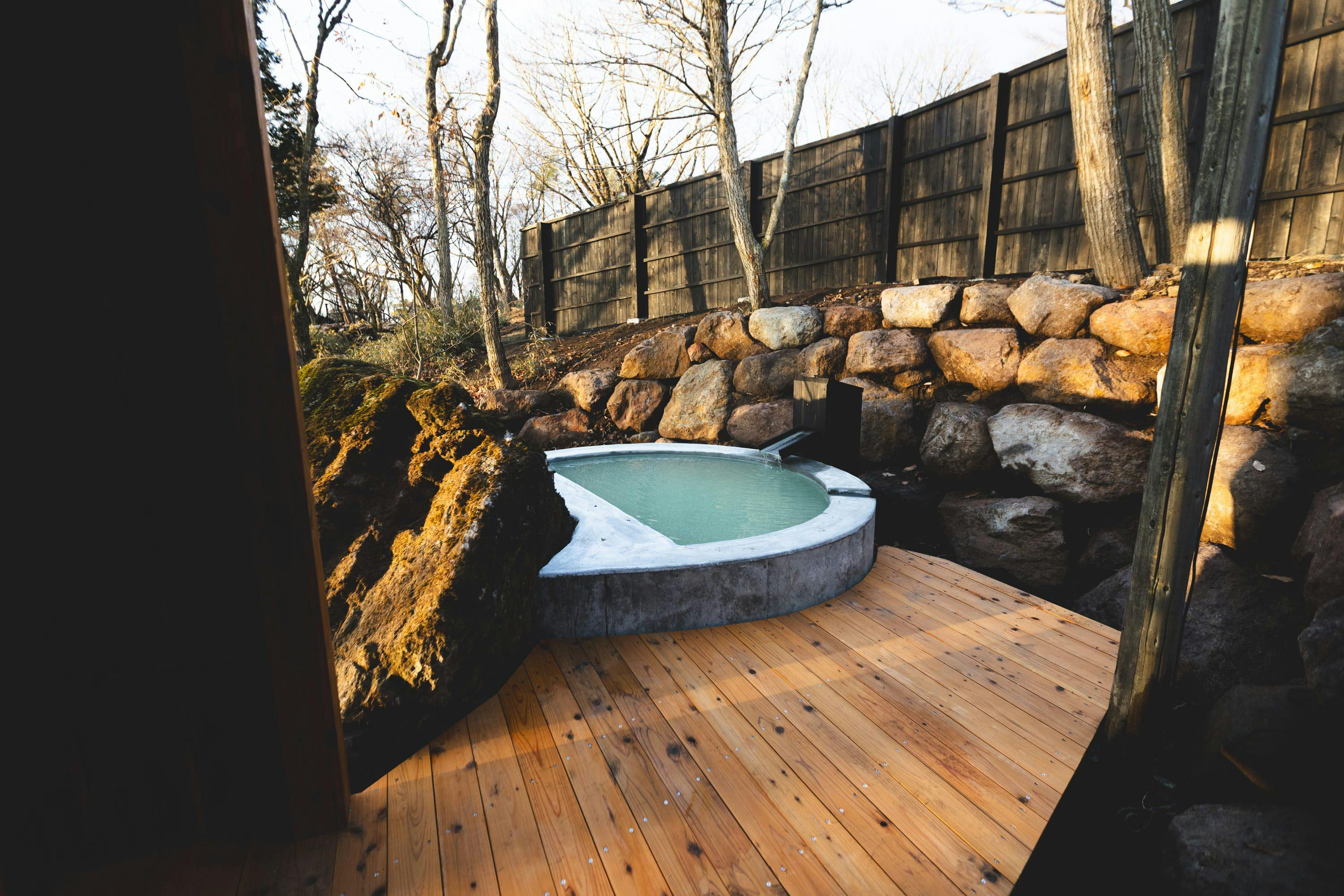 ออนเซ็นกลางแจ้งส่วนรวม "โคเก็ตสึโนะยุ"