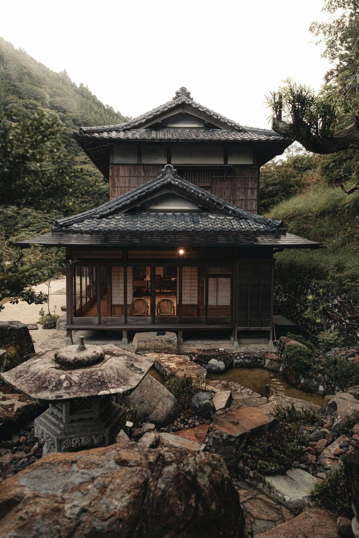 母屋‐OMOYA- 縁側・池庭