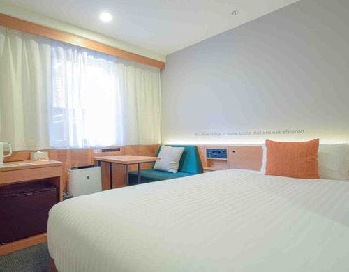 140ｃｍ幅のセミダブルベッドをご用意。