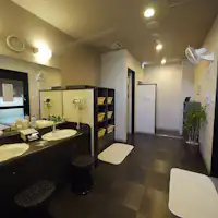 ห้องอาบน้ำสาธารณะ (ห้องเปลี่ยนเสื้อผ้า)