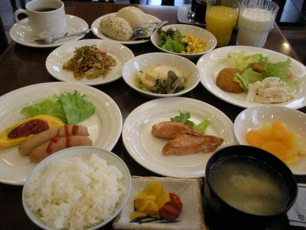 バイキング朝食無料サービス！