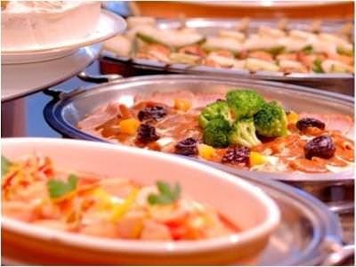 バイキング朝食無料サービス！