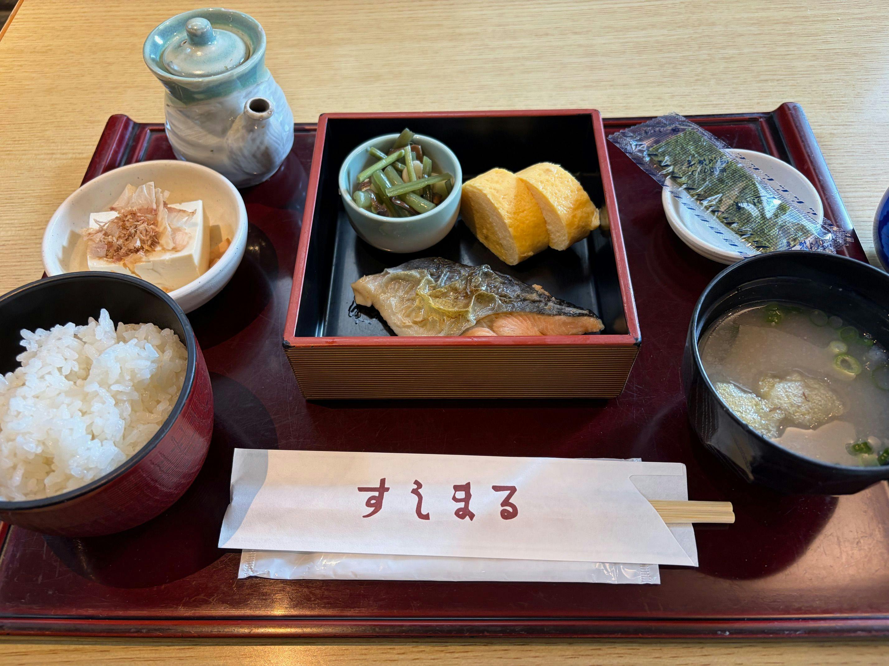 일식 전문점 ‘스시마루 도고점’의 일본식 조식