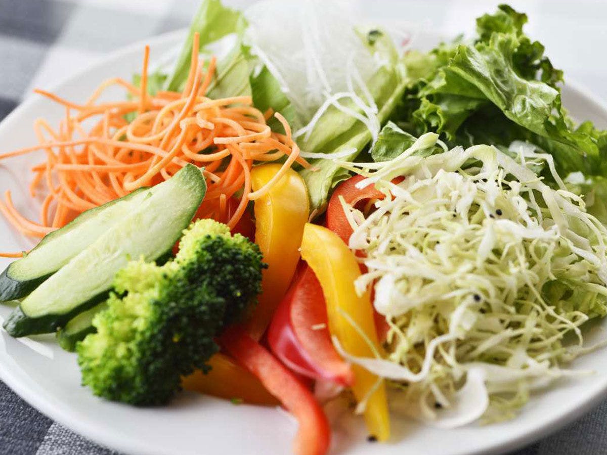 サラダはお好きなドレッシングでどうぞ♪