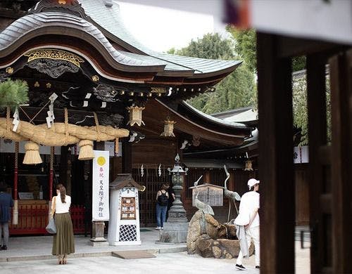 ศาลเจ้าคุชิดะ → เดิน 6 นาที