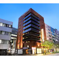 ภายนอกโรงแรมในยามค่ำคืน