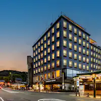 ภายนอกในยามค่ำคืน