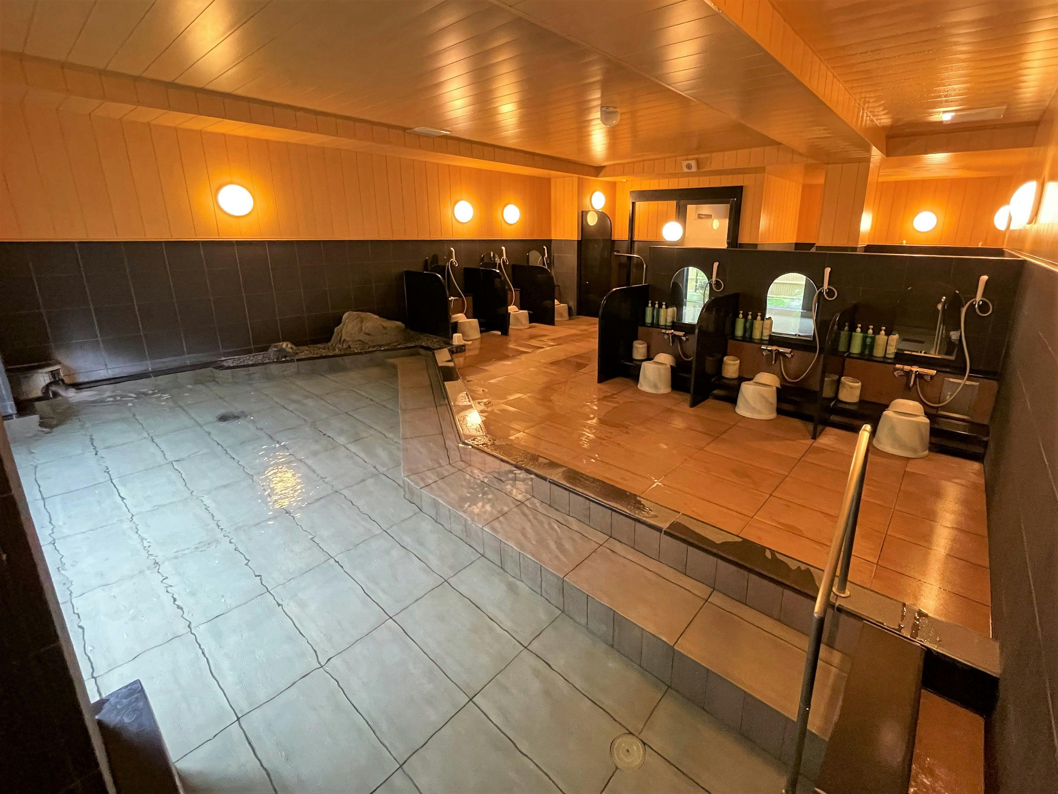 ห้องอาบน้ำชาย (15:00～2:00, 5:00～10:00)