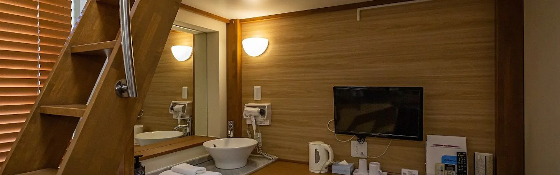 KARIYUSHI LCH.Izumizaki 県庁前