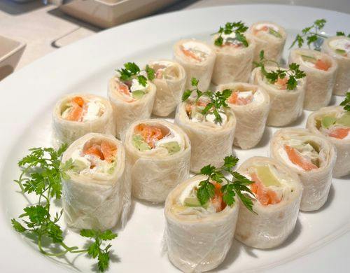 サーモンのタパス：夕食ビュッフェ一例