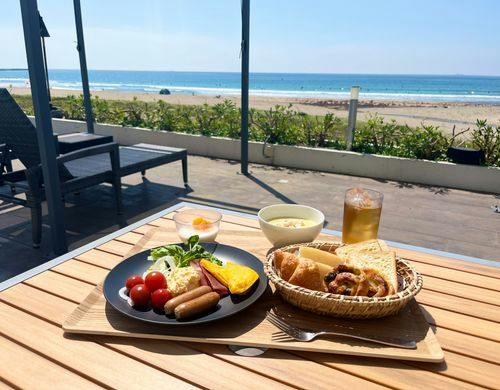 天気が良い日はぜひテラスで朝食を