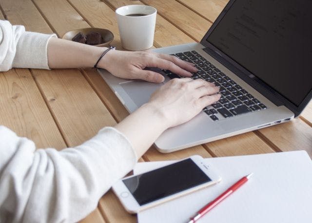 Gambaran kerja jarak jauh di Hotel