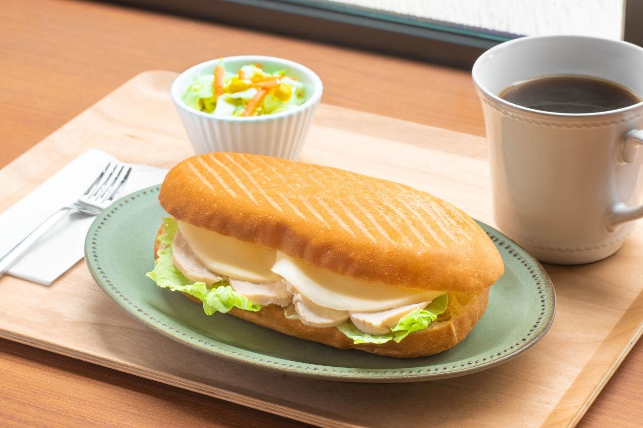 【現金不可】超有名シェフが手掛けるパニーニ専門店「PONTE NUOVO CAFE」朝食付