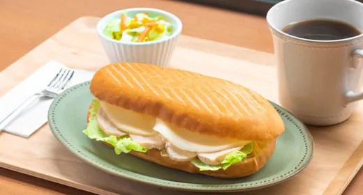 【現金不可】超有名シェフが手掛けるパニーニ専門店「PONTE NUOVO CAFE」朝食付