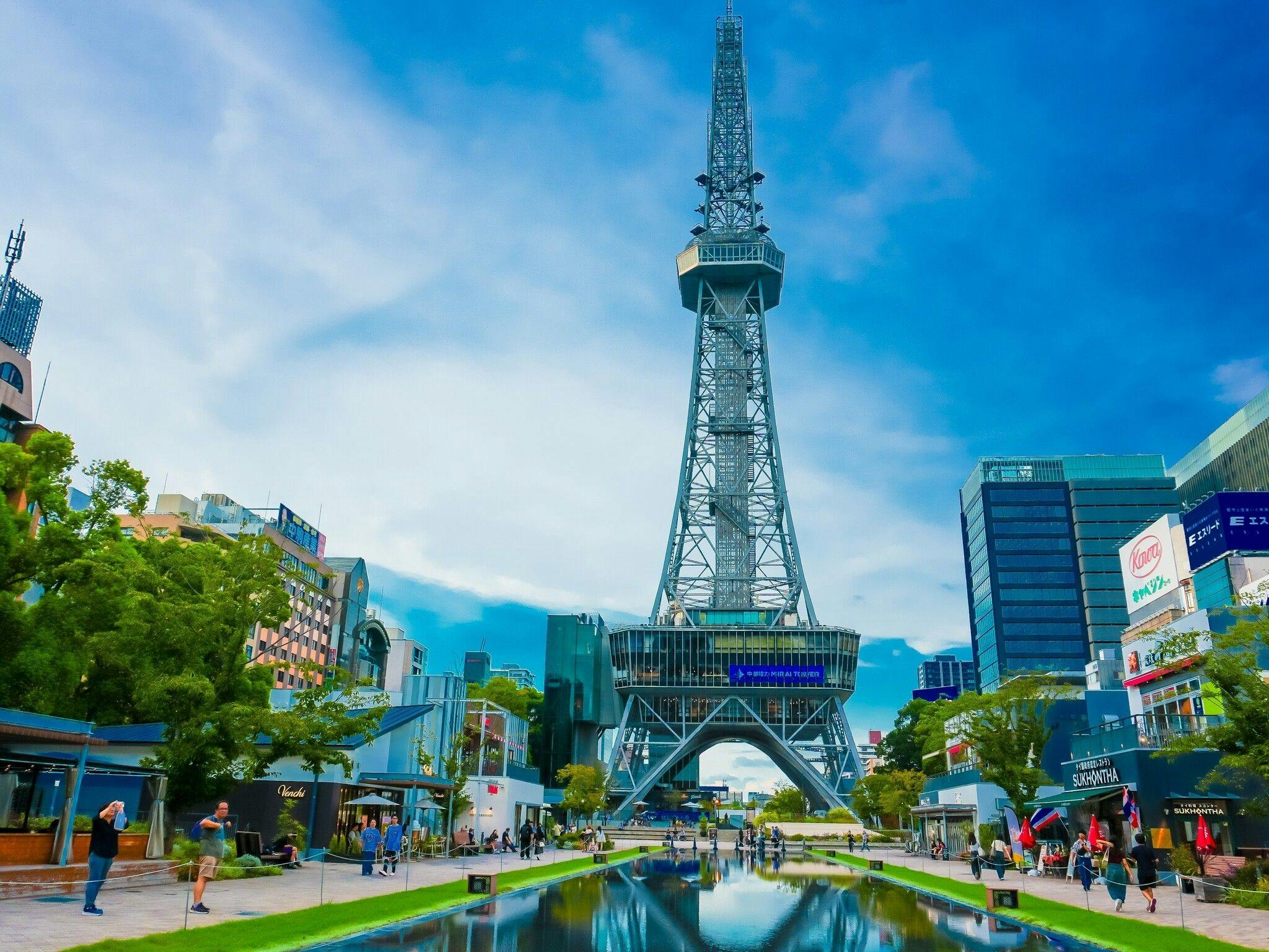 テレビ塔と久屋大通公園