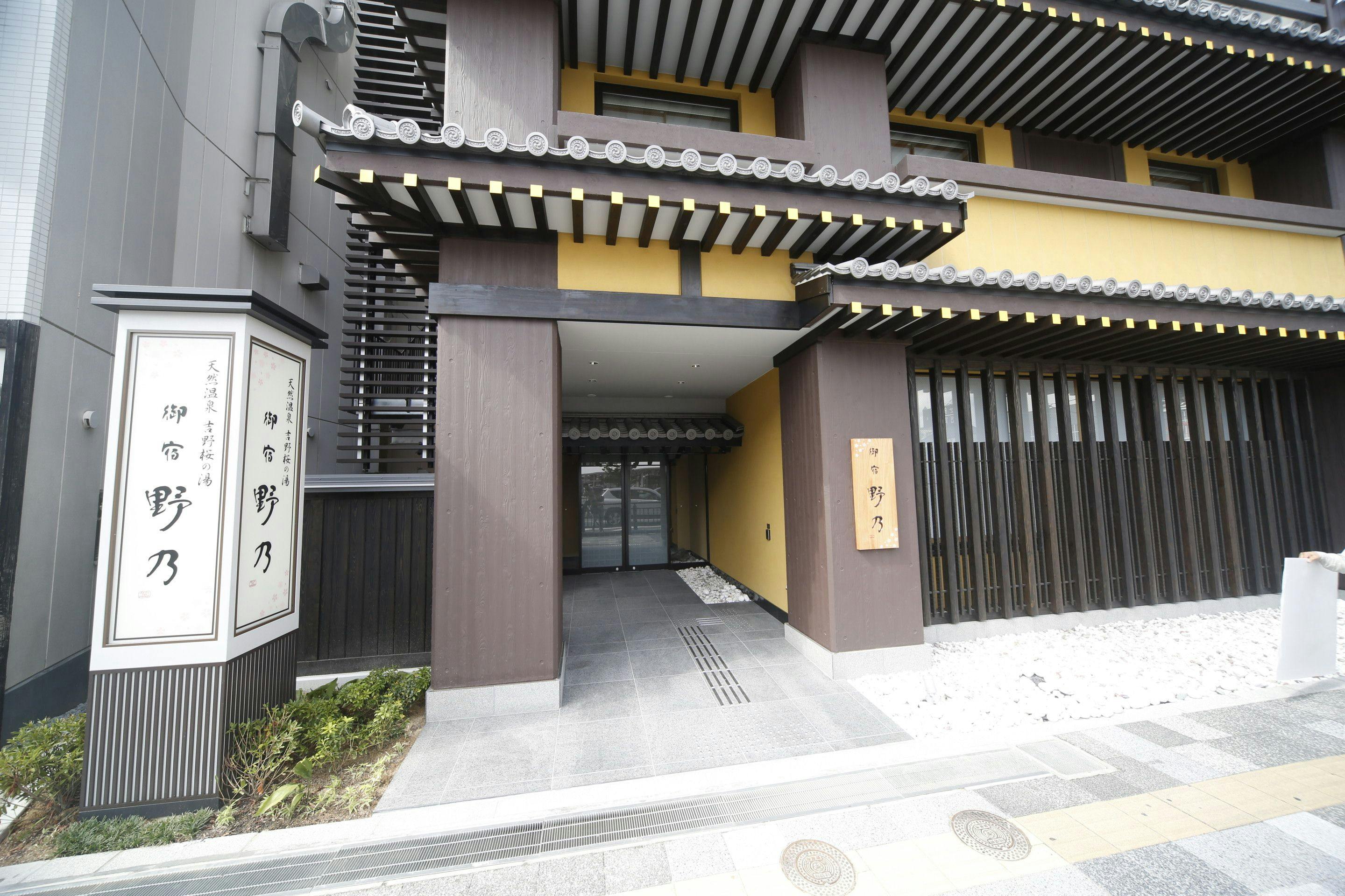 ■外観（1階玄関）■