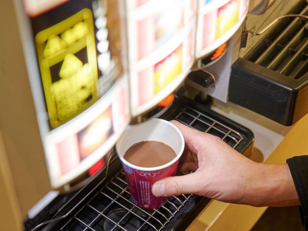 滞在中無料でコーヒー各種をテイクアウト可