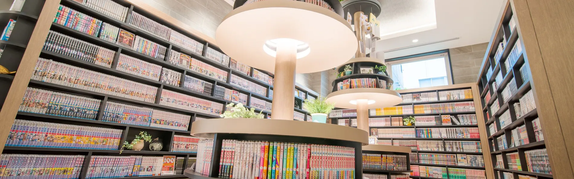 クインテッサホテル大阪心斎橋 Comic&Books