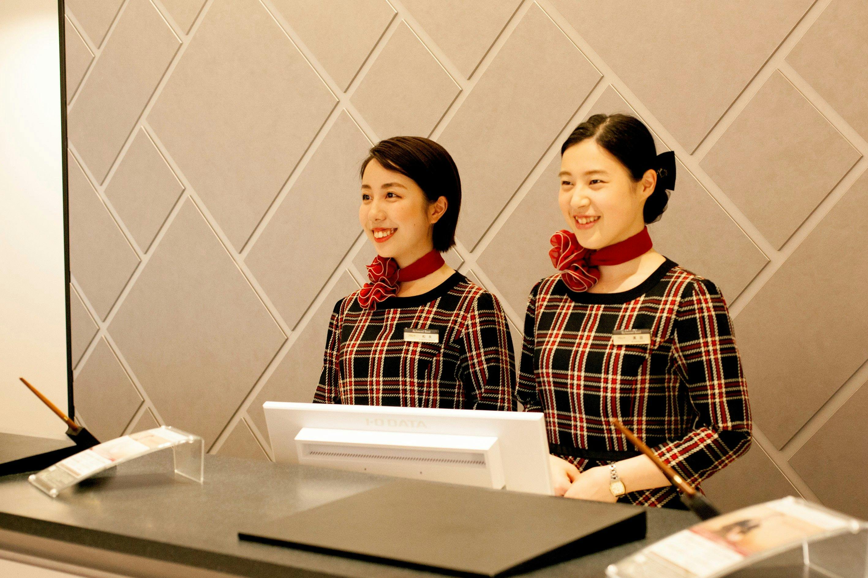 フロントスタッフ