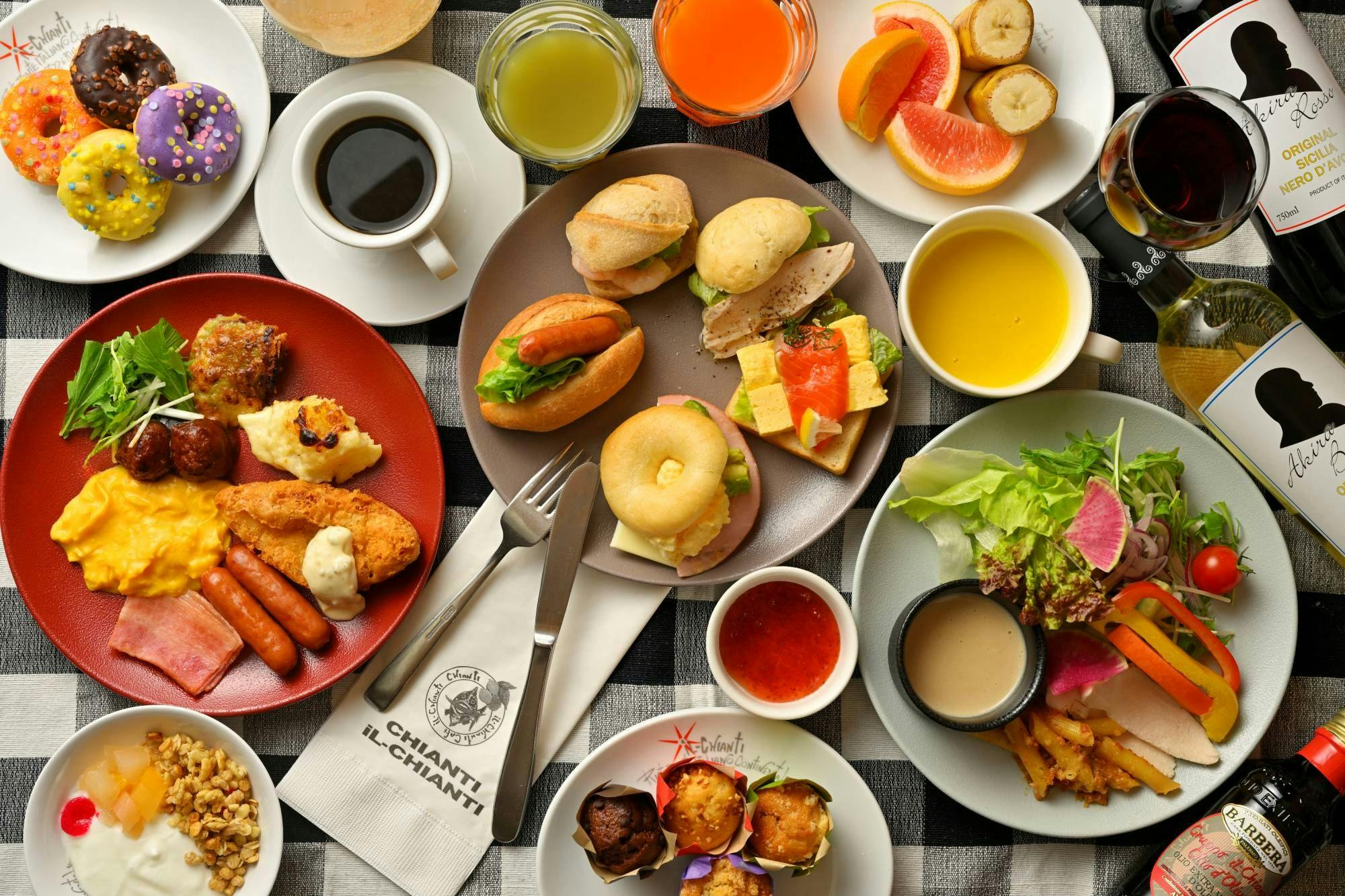 อาหารเช้า Eatwell บุฟเฟ่ต์สไตล์ มีให้เลือกประมาณ 30 รายการ