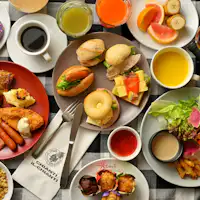 อาหารเช้า Eatwell บุฟเฟ่ต์สไตล์ มีให้เลือกประมาณ 30 รายการ