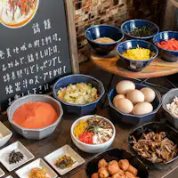 เรามีบริการบุฟเฟ่ต์อาหารเช้าสไตล์ญี่ปุ่นและตะวันตก