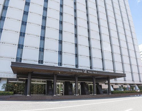 イーストタワー外観（昼）