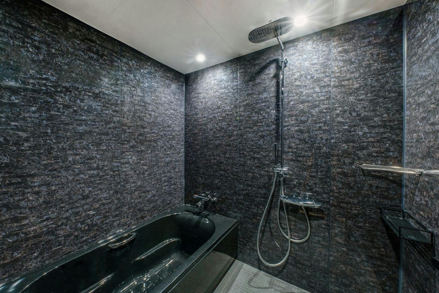 バスルーム(レインシャワー付)