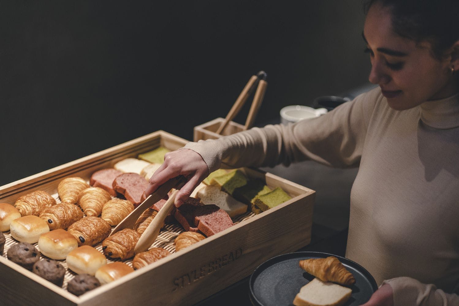 ขนมปังอาหารเช้าฟรี - ผู้หญิง