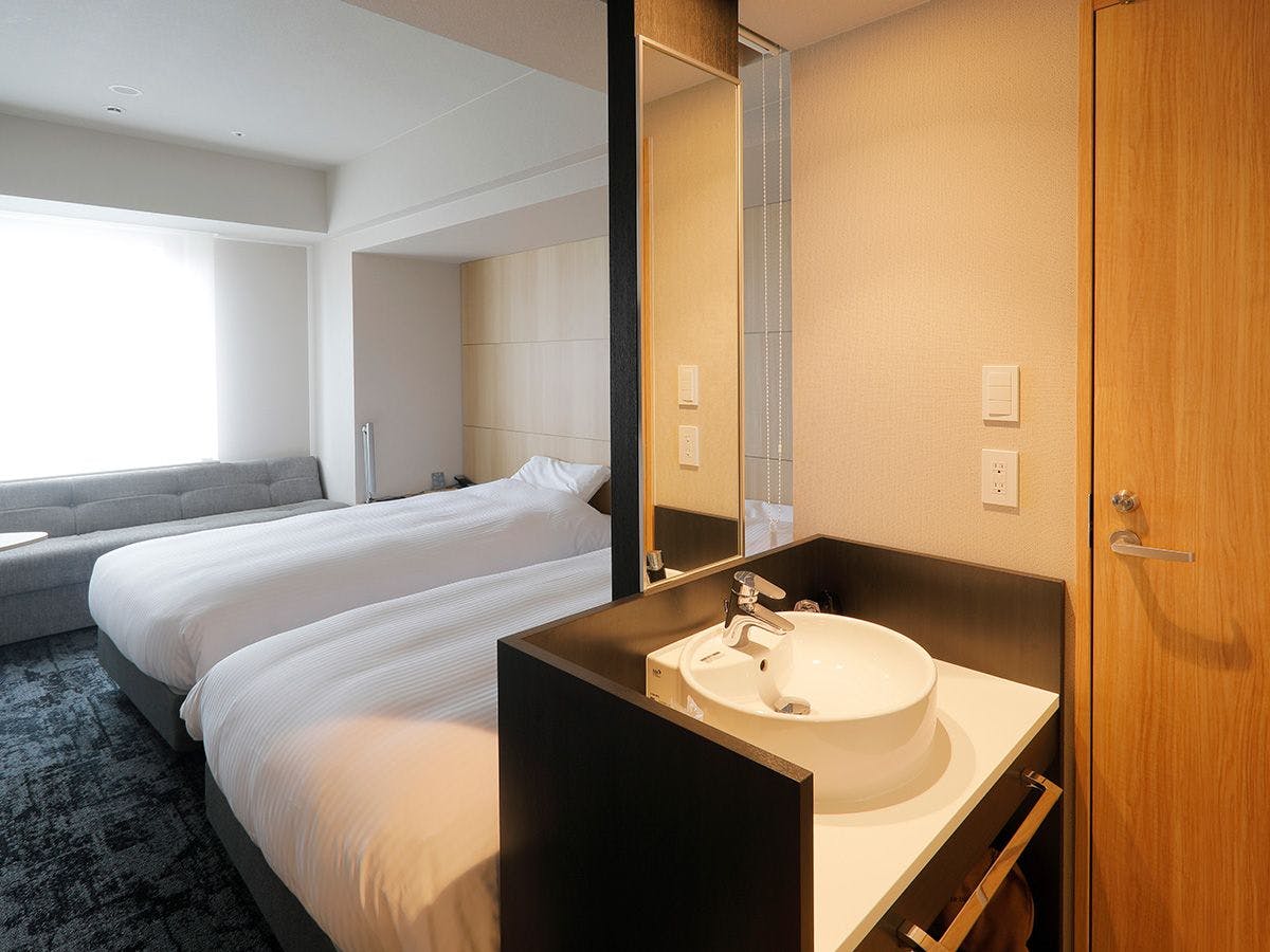 ห้องเตียงคู่พร้อมอ่างอาบน้ำ เหมาะสำหรับครอบครัว