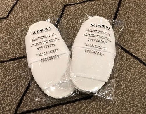 使い切りスリッパを設置