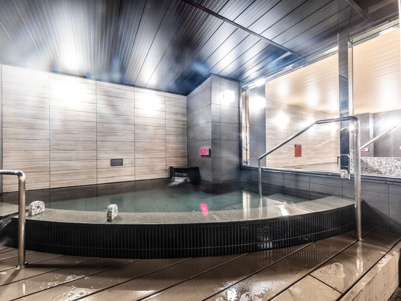 （多様な露天風呂をご用意しております。）