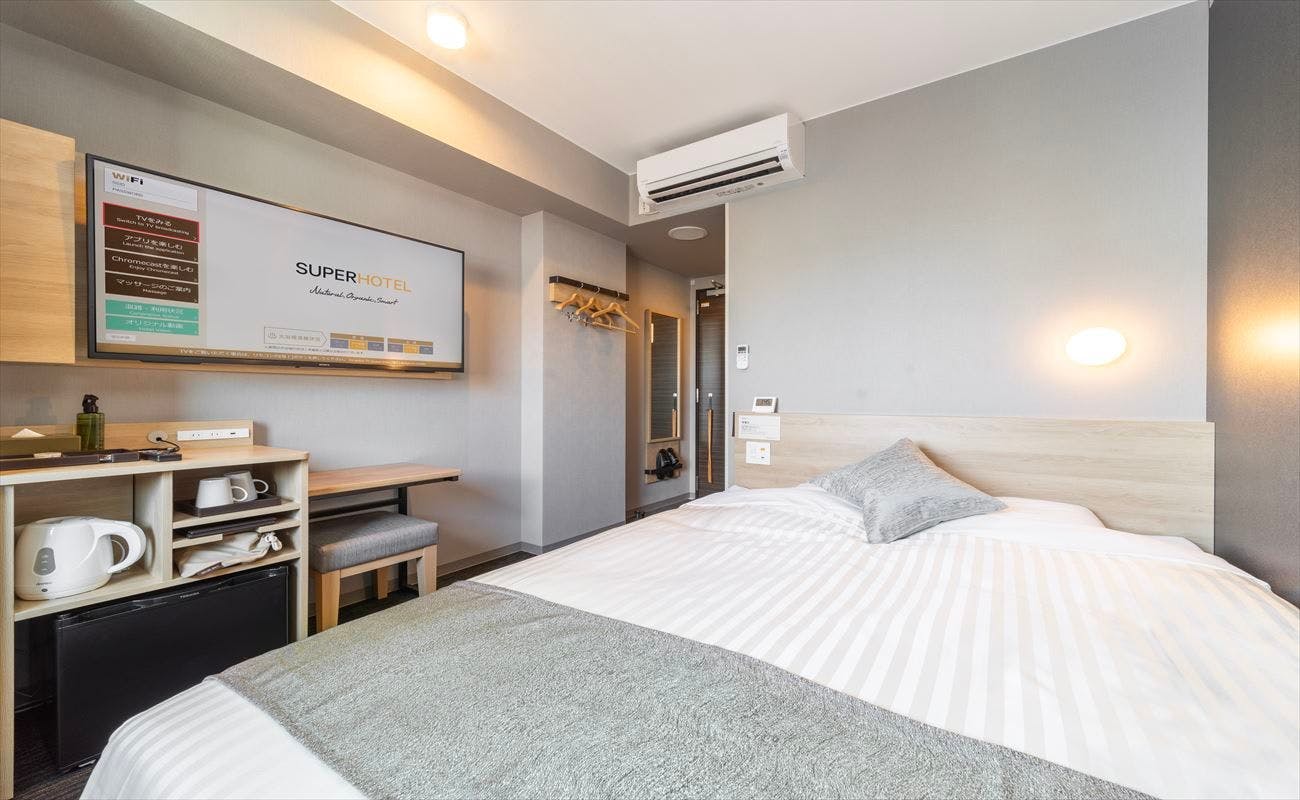 150cm幅のワイドベッドでぐっすり