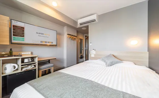 150cm幅のワイドベッドでぐっすり