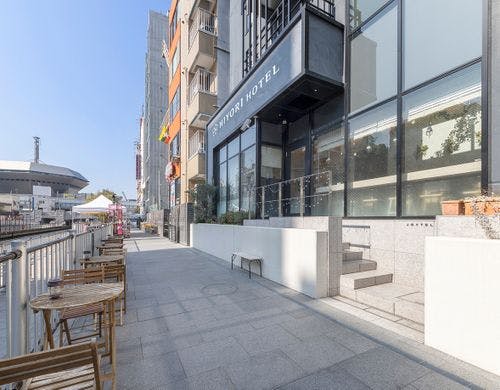 とんぼりウォーク沿いのホテル専用テラス