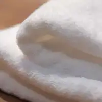 Nikmati masa mandi yang selesa dengan tuala lembut.