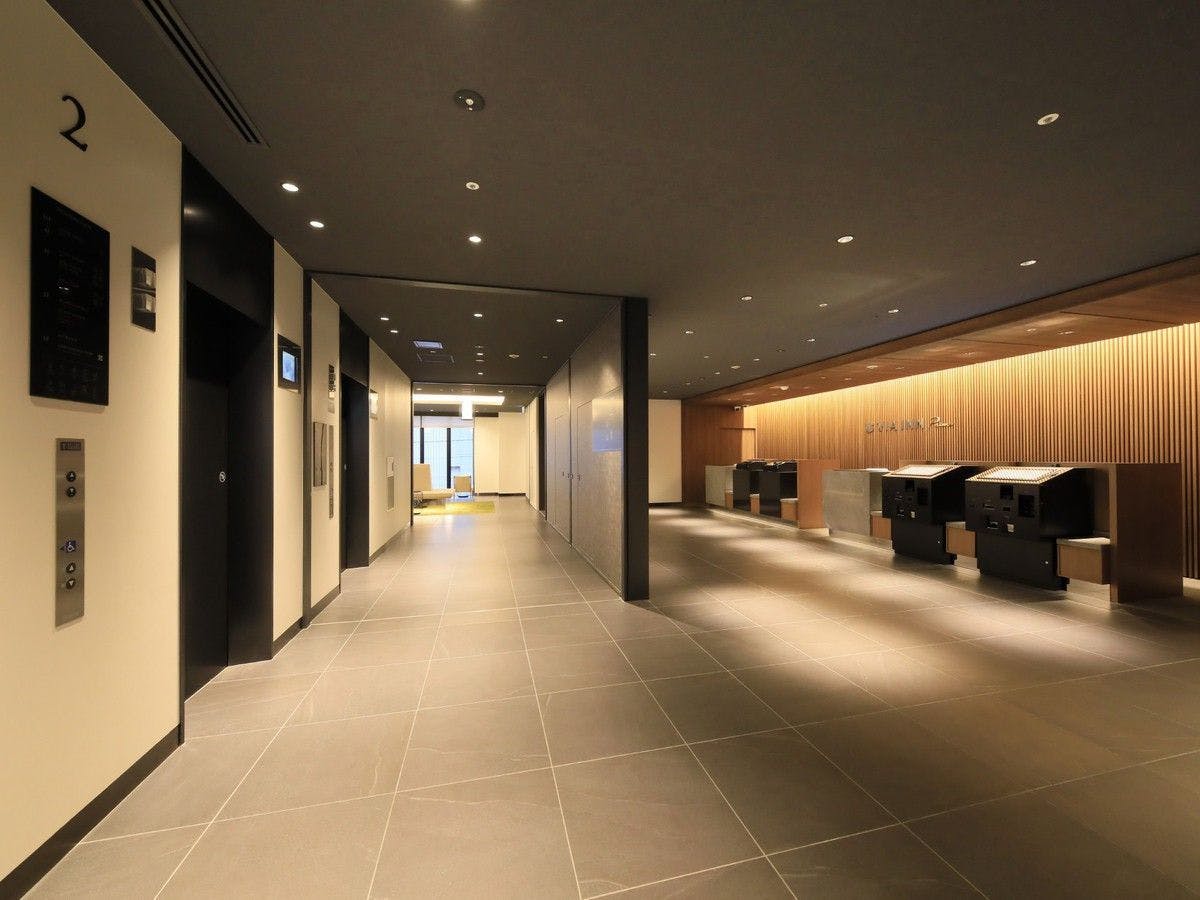 エレベーター前