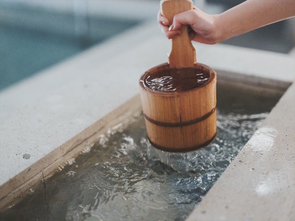 [大浴場]かけ湯をしつらえております。