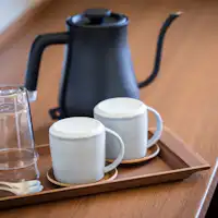 อุปกรณ์ในห้องพัก: ชุดน้ำชา