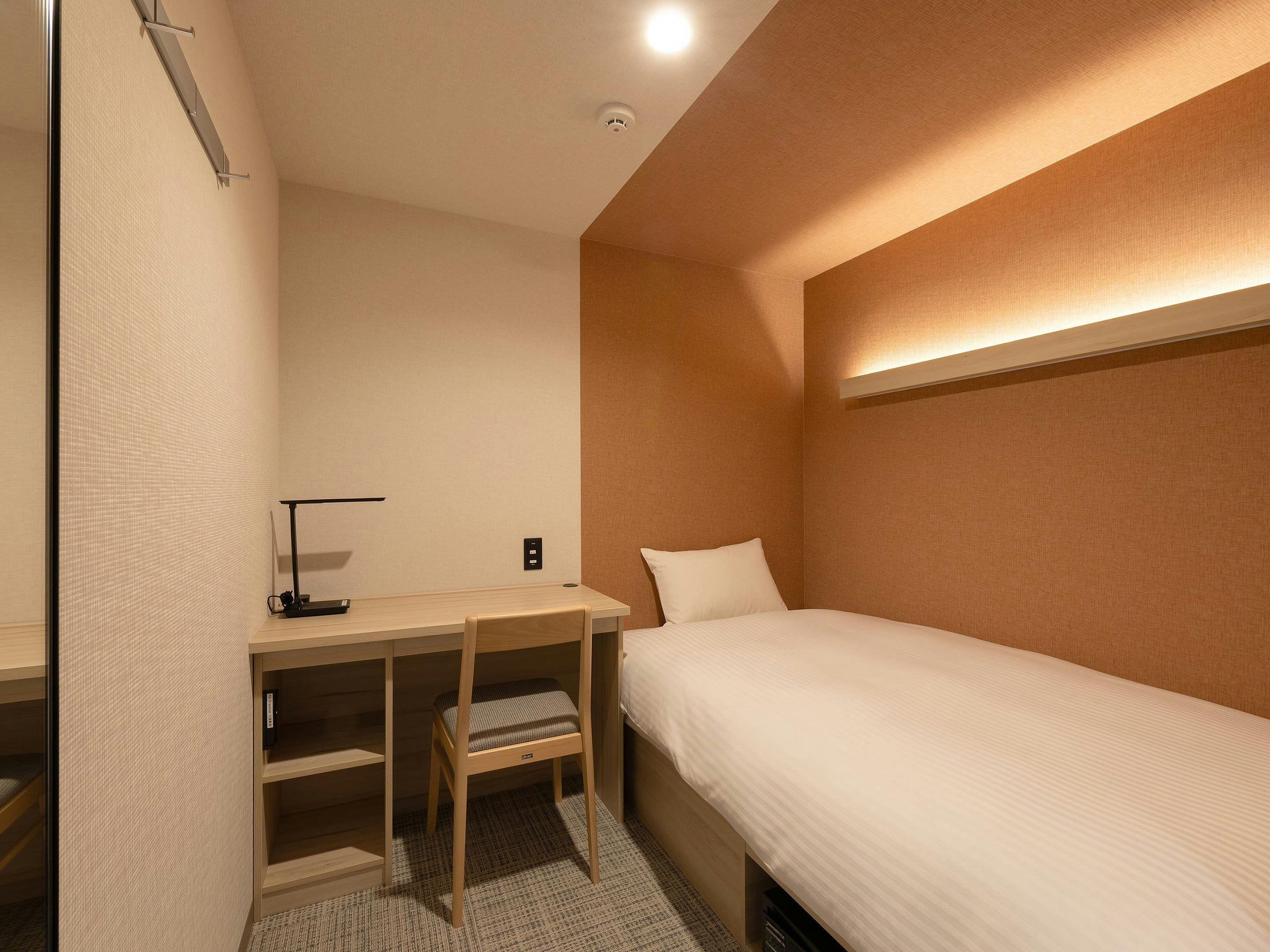 ห้องพักแคปซูล (สำหรับผู้หญิง)