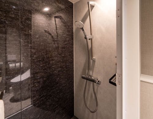 ダブルルーム（シャワーブース）