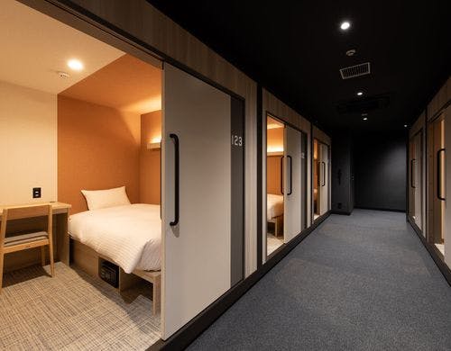カプセルルーム（男女別専用エリア）
