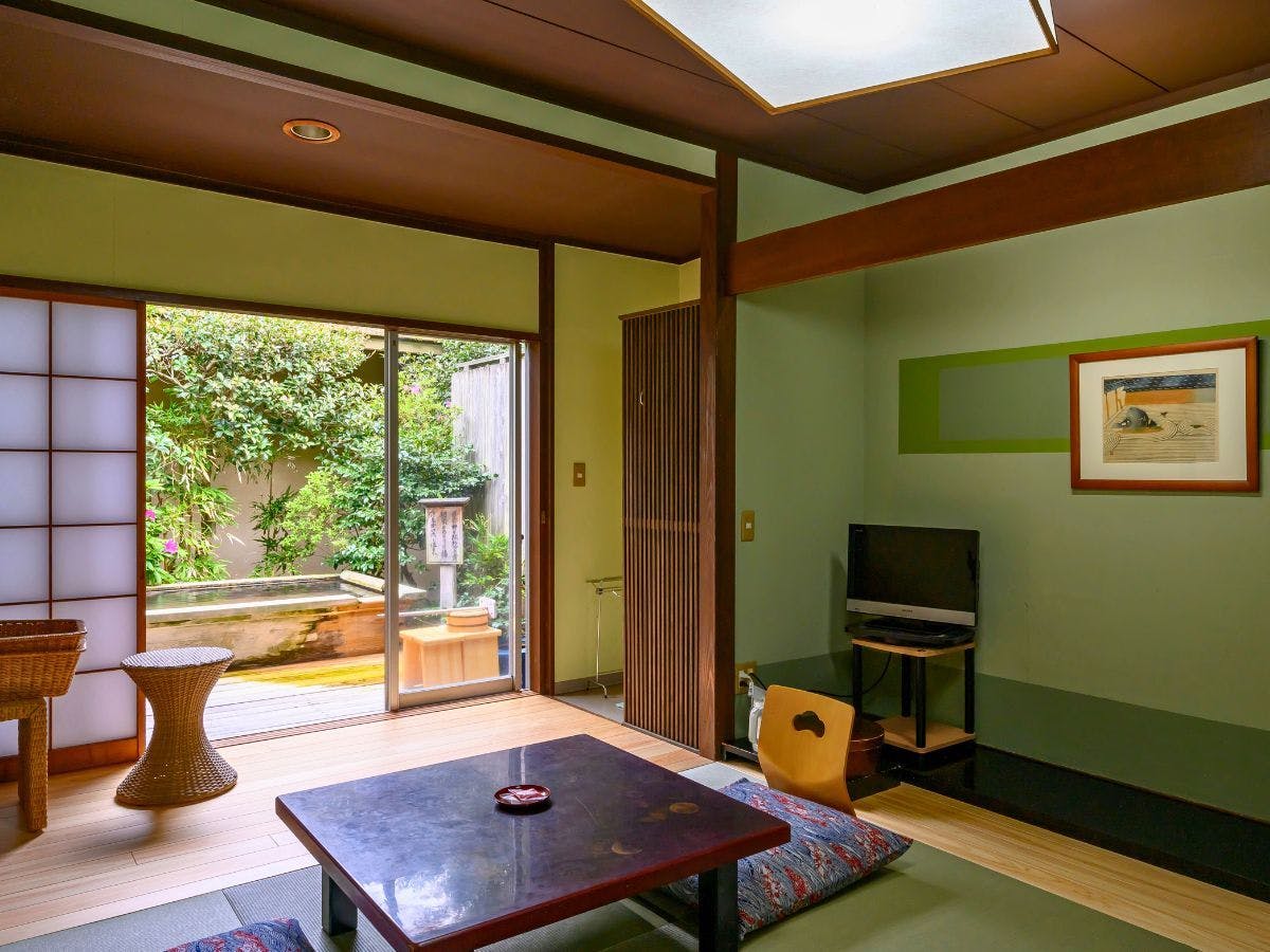 각 객실마다 독특한 분위기의 노천탕이 있는 객실입니다.