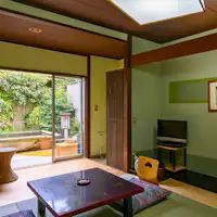 ห้องพักพร้อมอ่างอาบน้ำกลางแจ้งที่มีบรรยากาศแตกต่างกันในแต่ละห้องพัก