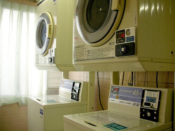 ร้านซักผ้าหยอดเหรียญ