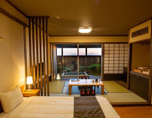 本館1F露天風呂付和洋室