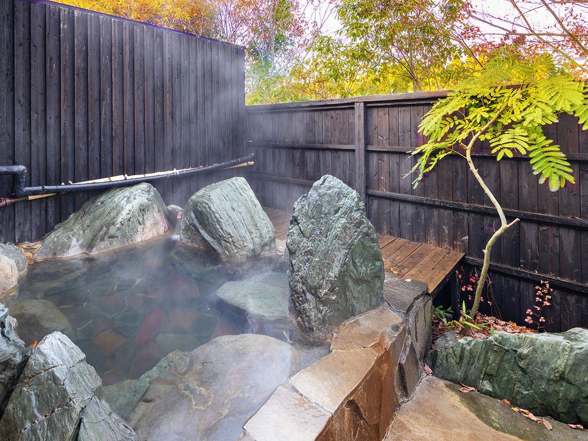 【ห้องอาบน้ำรวมขนาดใหญ่】ผ่อนคลายพร้อมชมใบไม้เปลี่ยนสีหรือความเขียวขจี